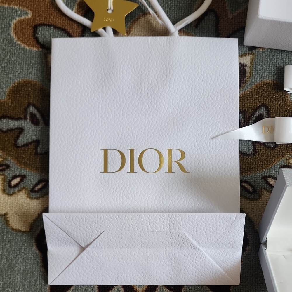 Dior White and Gold Packaging Set - Picture 3 of 17